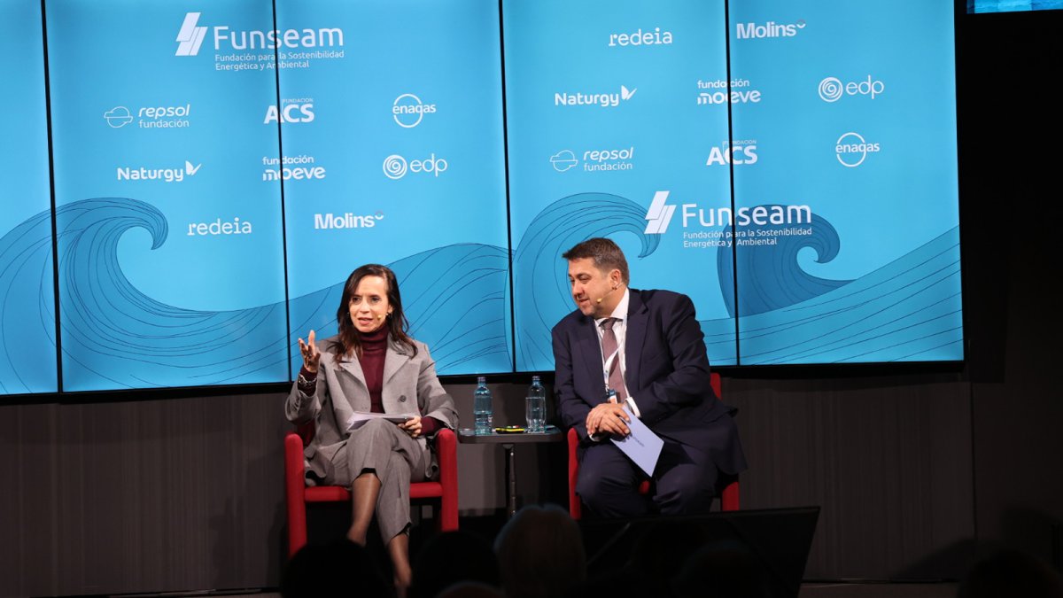 La presidenta de Redeia, Beatriz Corredor, en el simposio energético organizado por Funseam en Barcelona.