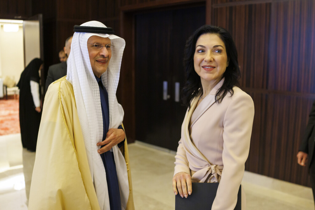 El ministro de Energía saudí, Abdulaziz bin Salman Al Saud, y la ministra de Economía alemana, Katherina Reiche.