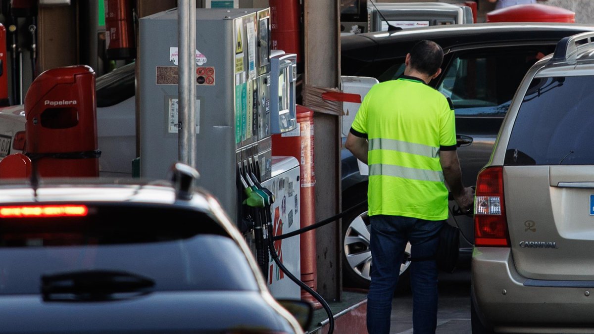 El precio de los carburantes se encarece hasta un 0,57% y suma su tercera semana al alza