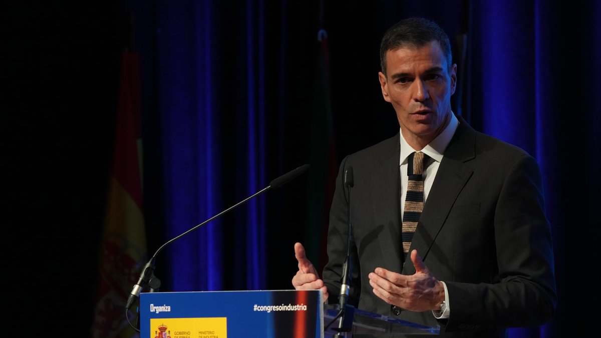 Sánchez anuncia ayudas de hasta 7.500 euros a autónomos y pymes para adquirir vehículos electrificados