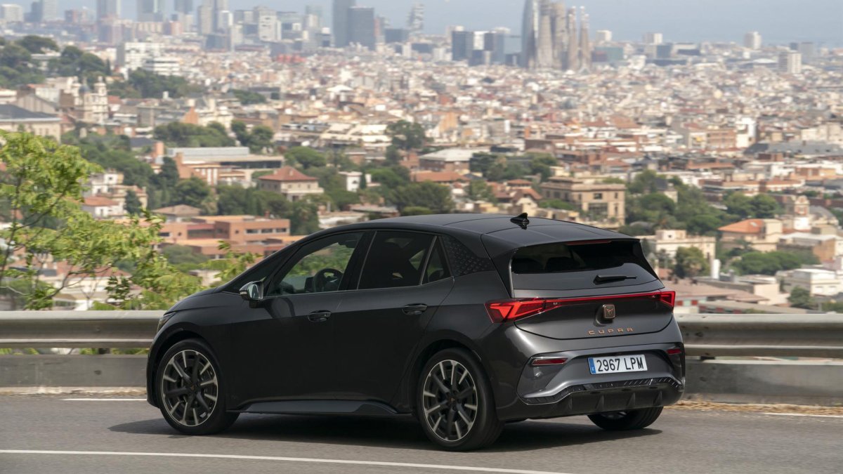 Cupra Born, el compacto eléctrico 'español' con 204 CV, 428 km de autonomía y desde 36.600 euros