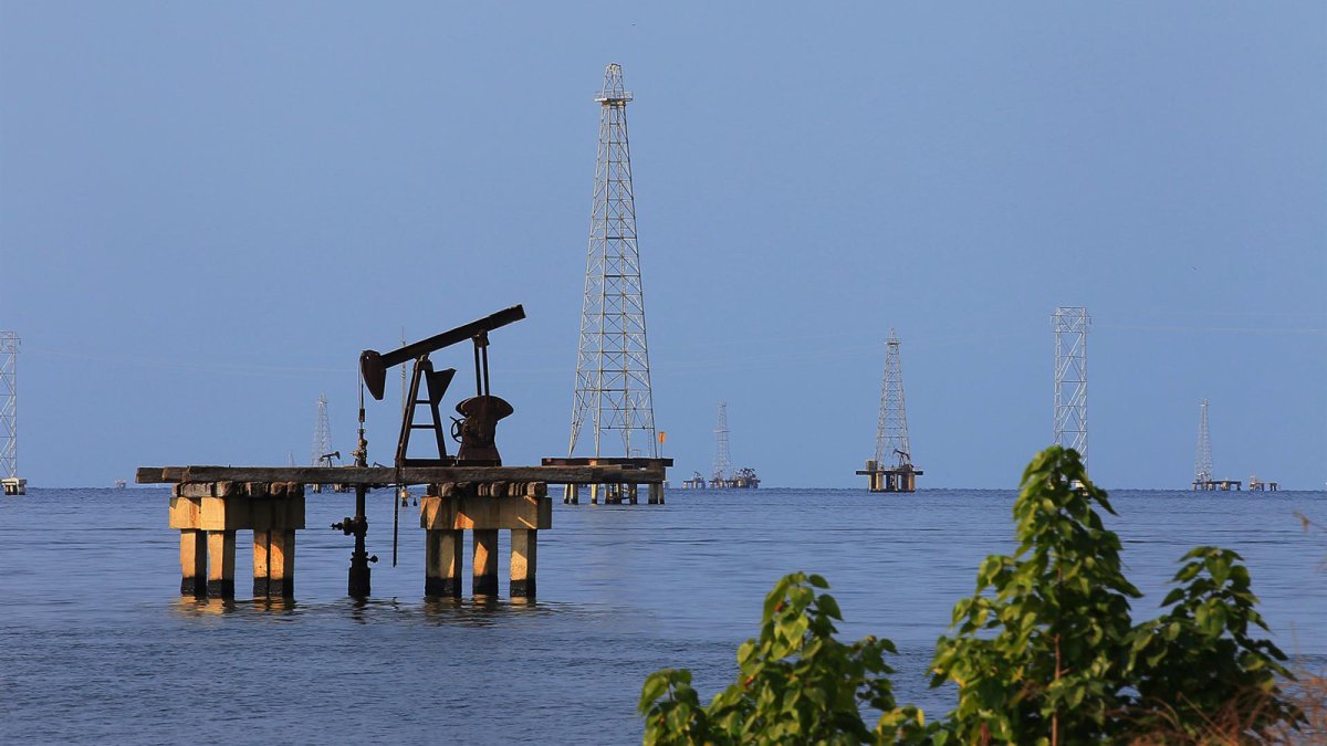 EEUU continúa retirando sanciones a Venezuela y permite operar a empresas de servicios petroleros