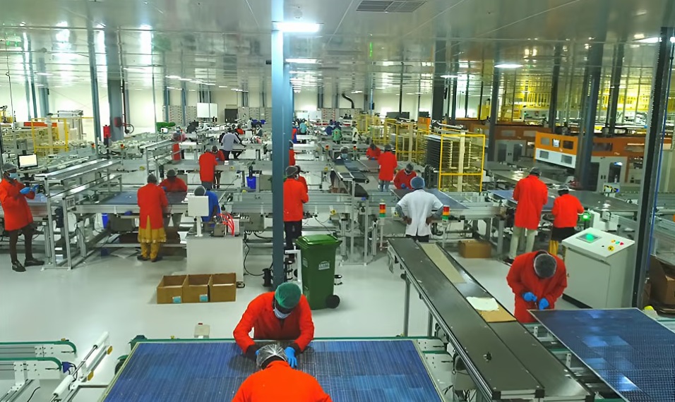 India cambia de estrategia: del despliegue renovable a la fabricación nacional y la descarbonización industrial