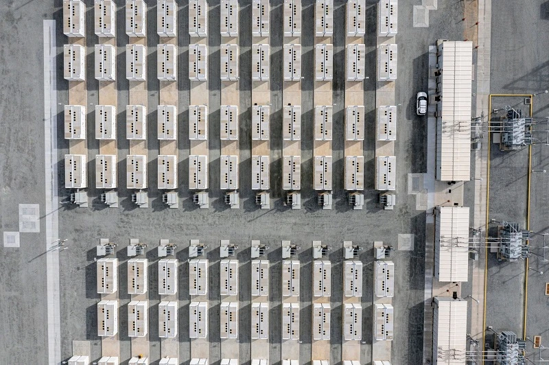 Los costos del almacenamiento en baterías alcanzan mínimos históricos mientras aumentan los de otras tecnologías limpias 