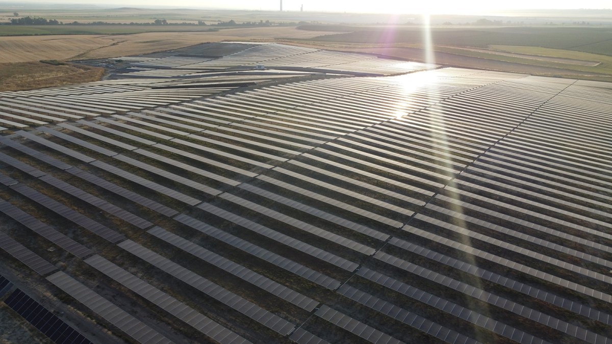 La producción de energía solar se disparó un 12,5% en 2025, hasta concentrar un máximo del 18,4% del 'mix'