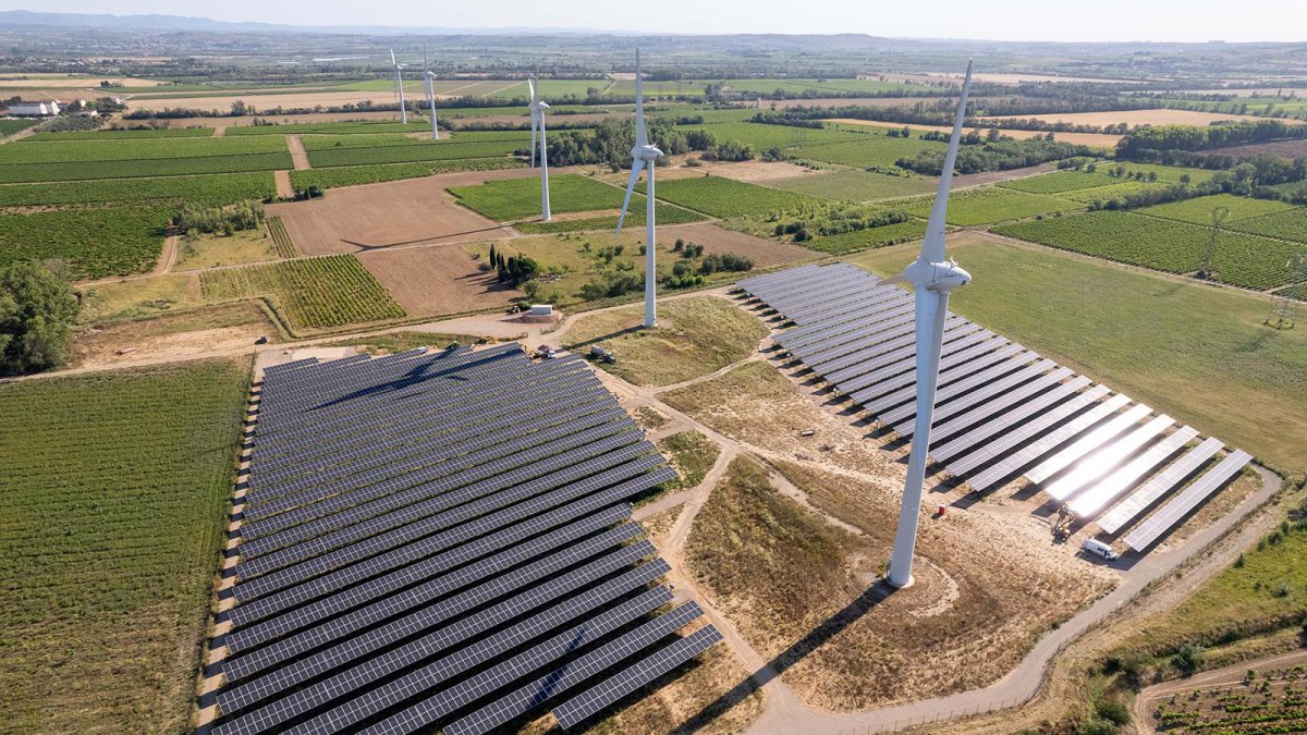 TotalEnergies firma acuerdo con Google para abastecer centros de datos con energía solar