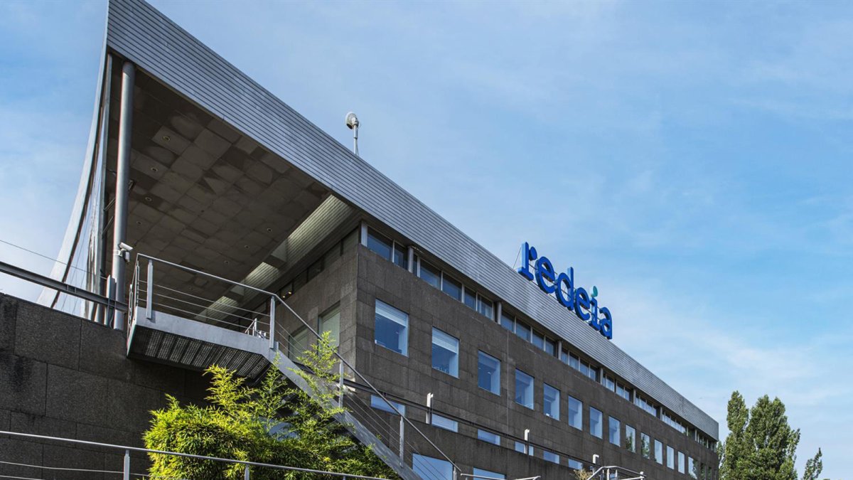Fitch rebaja el rating de Redeia ante el aumento del esfuerzo inversor previsto en su nuevo plan estratégico