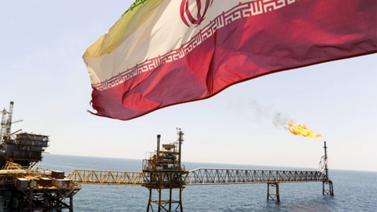 Irán: un bombeo petrolero a la baja pero con grandes reservas y el control del estrecho de Ormuz