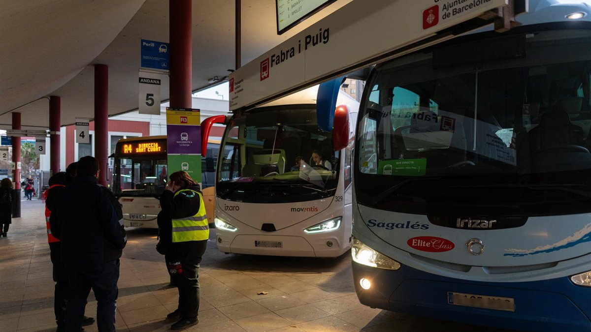 El sector del autobús pide subir los precios y bonificaciones fiscales por el impacto de la guerra en Irán