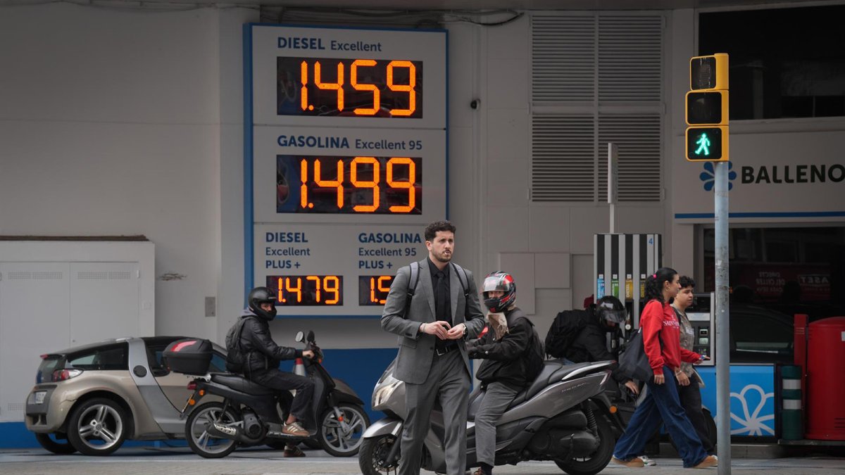 La CE no teme escasez de petróleo y gas por la guerra en Irán pero está pendiente del alza de precios