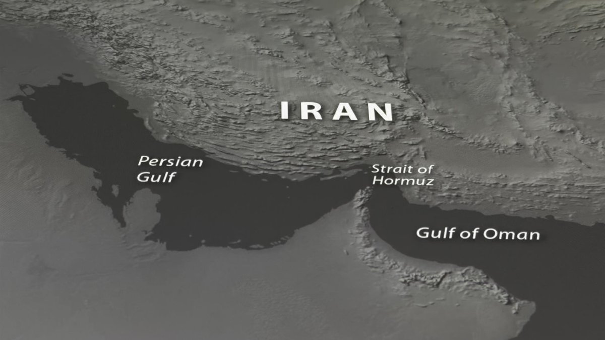Atacados e incendiados dos petroleros y un portacontenedores en el Estrecho de Ormuz