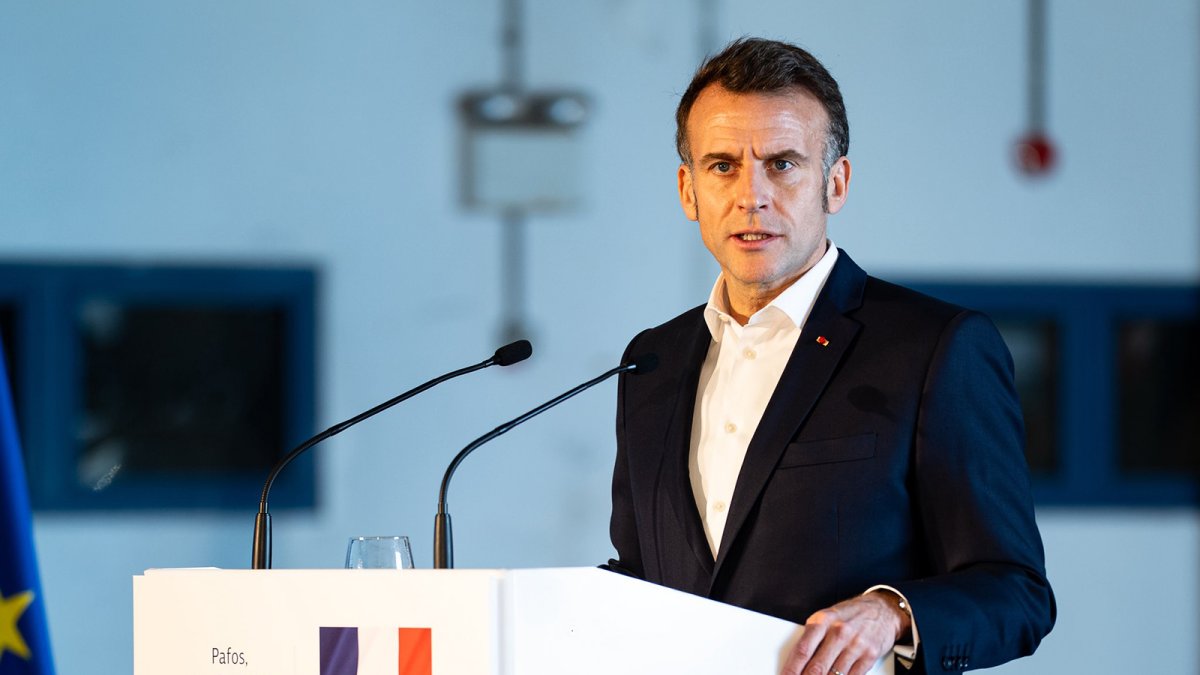 Macron asegura que Europa ya "cree" en la necesidad de aumentar la energía nuclear