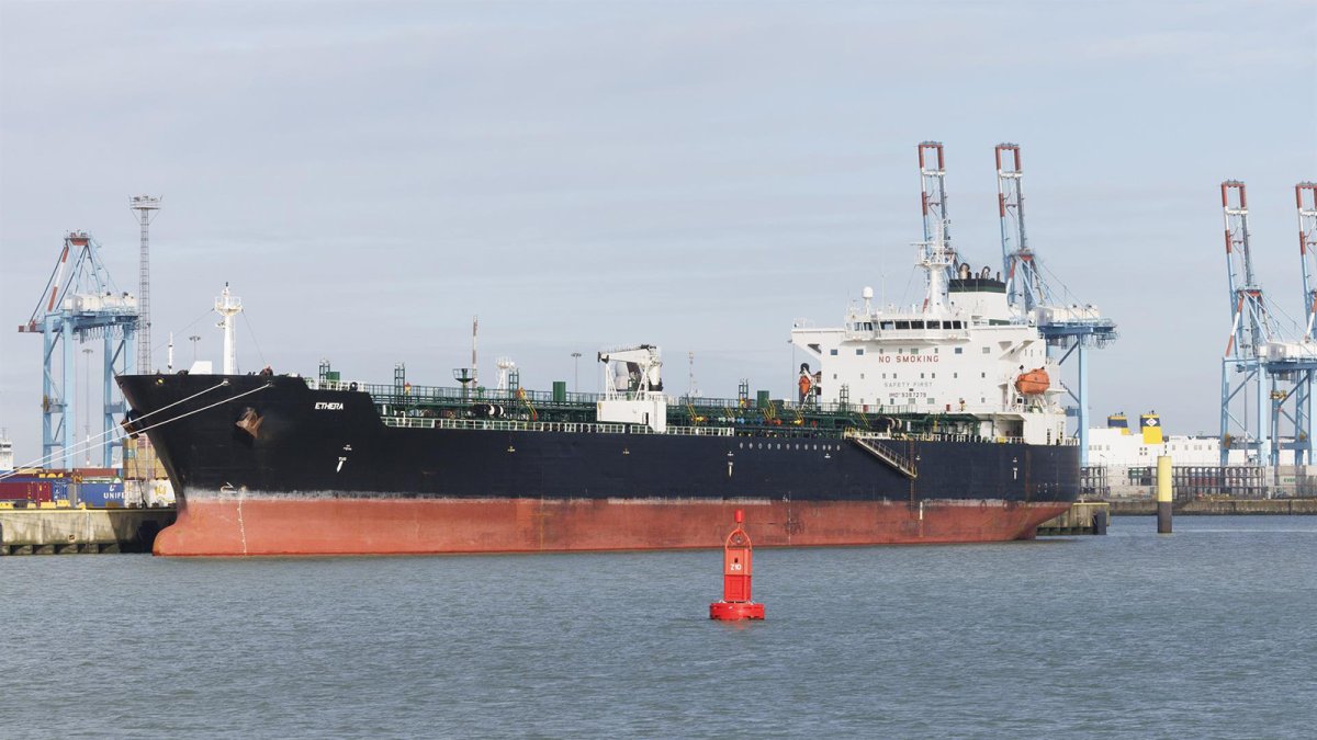 EEUU da luz verde a la compra de petróleo ruso ya cargado en buques ante la subida de precios