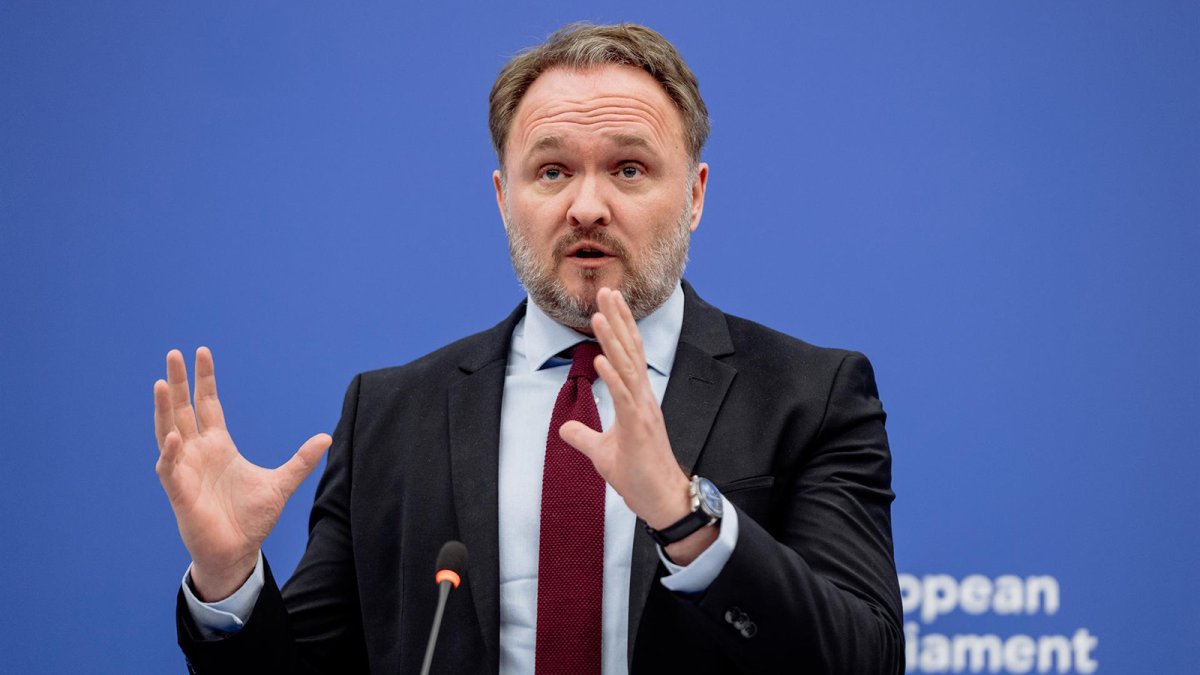 Bruselas rechaza reanudar las compras de energía rusa y avisa: "No volveremos a importar ni una molécula"