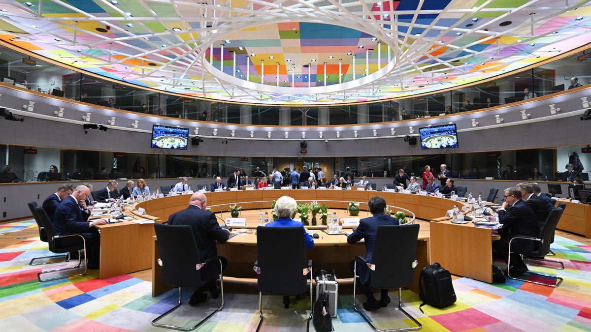 Los líderes UE piden a Bruselas medidas "sin demora" para contener el alza de los precios por la guerra