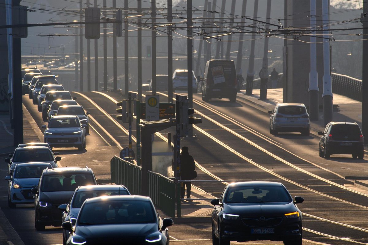 Fenadismer considera que las ayudas aprobadas para el diésel "carecen de ambición" para el transporte