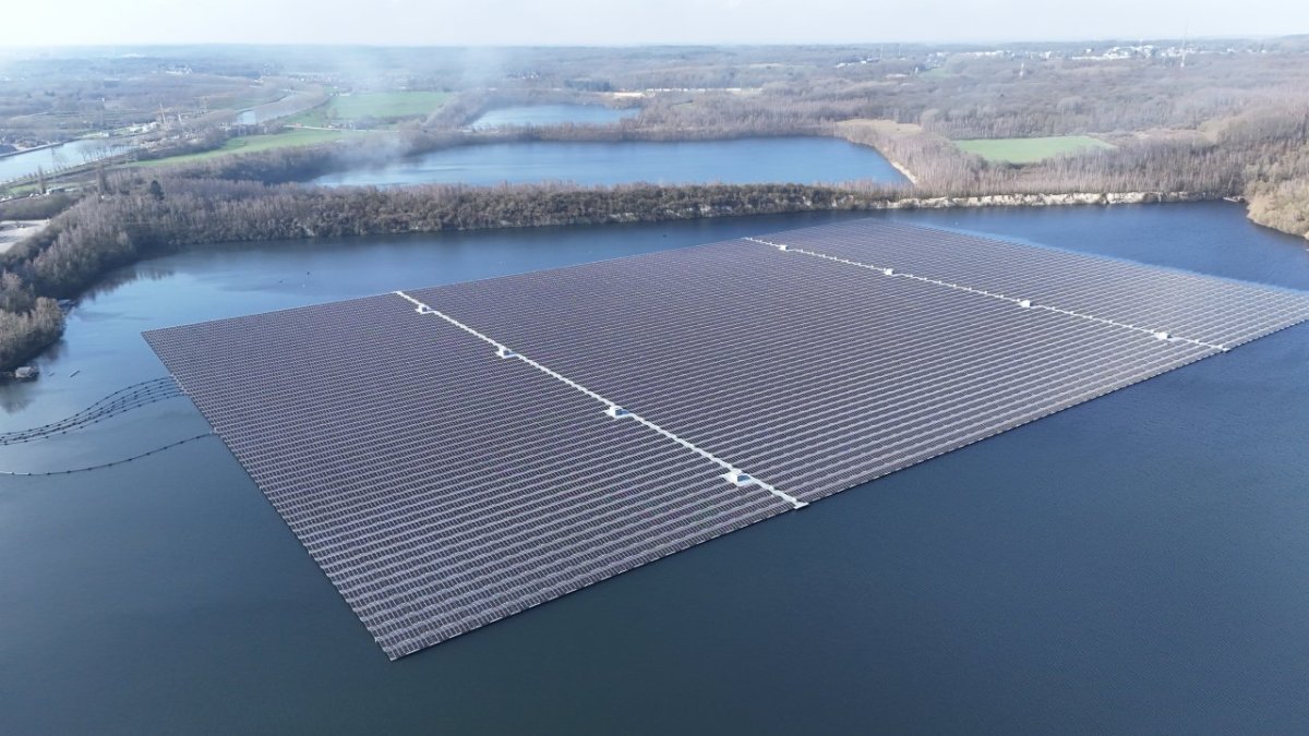 TotalEnergies y Holcim inauguran la mayor planta solar flotante de Europa dedicada al autoconsumo