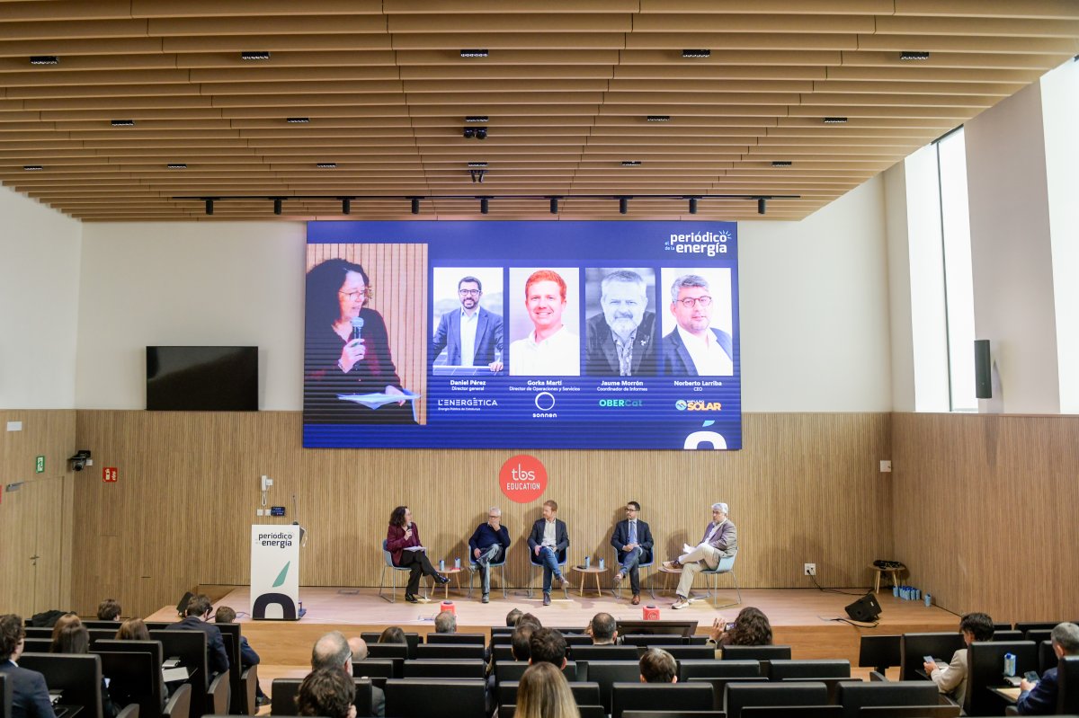 Burocracia, rechazo local y falta de red: nudos que asfixian el despliegue de las renovables en Cataluña