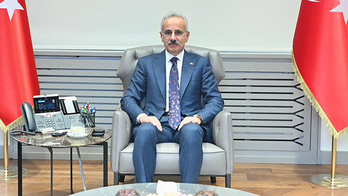 Un petrolero turco cargado de crudo ruso es atacado en el Mar Negro