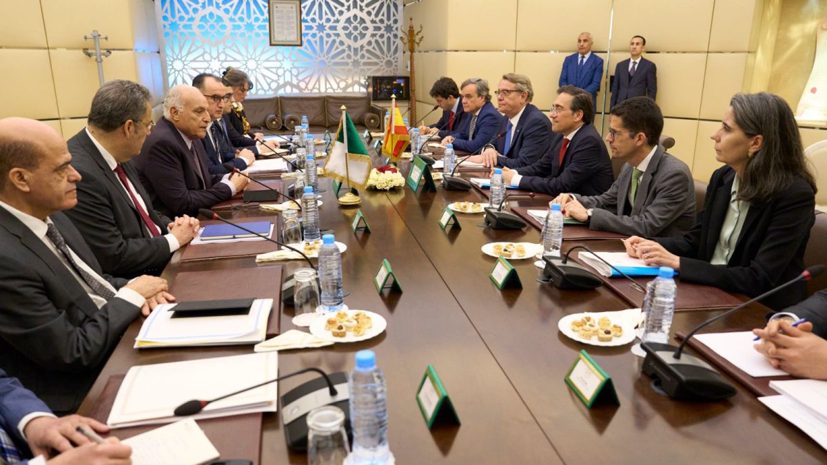 España negocia incrementar el suministro de gas procedente de Argelia, un socio "fiable"