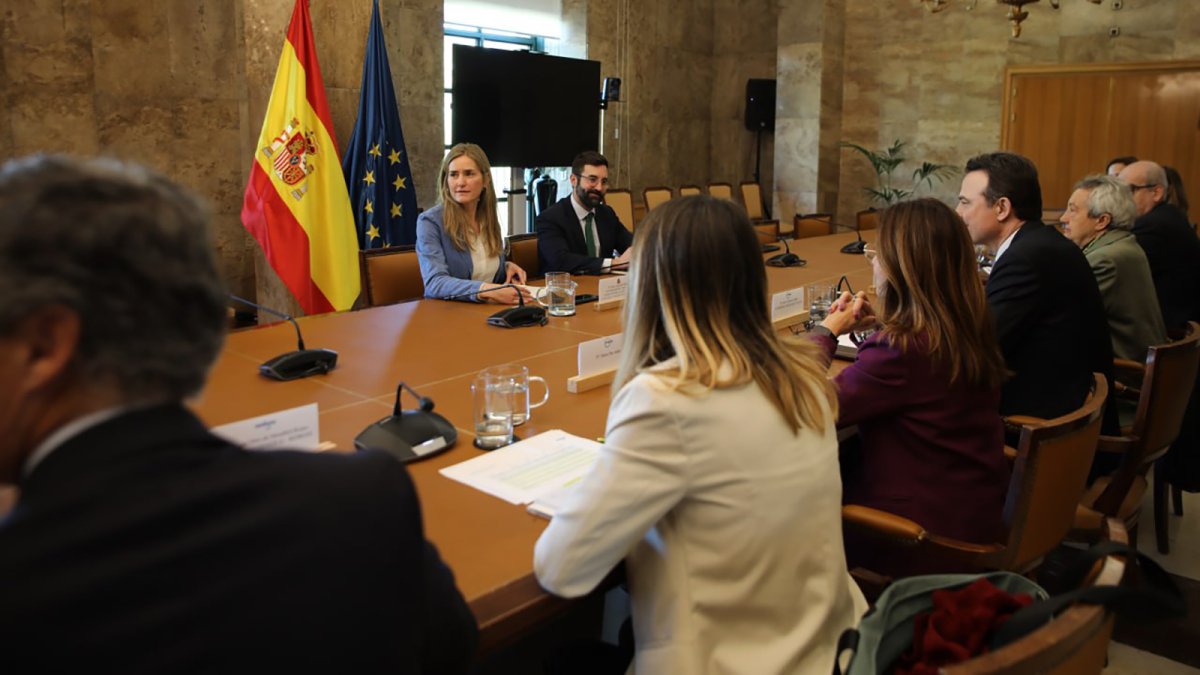 El Gobierno y el sector gasista y petrolero constatan la normalidad en el suministro a España