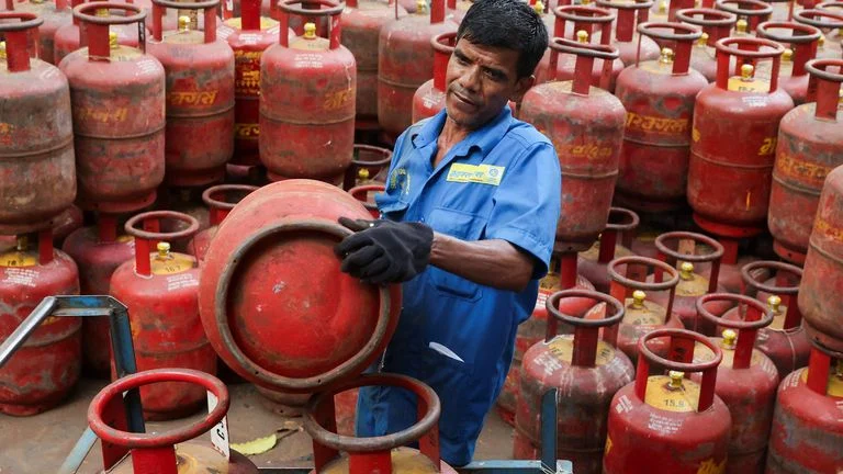 El cierre de Ormuz apaga la cocina india: el mayor país del mundo se queda sin gas