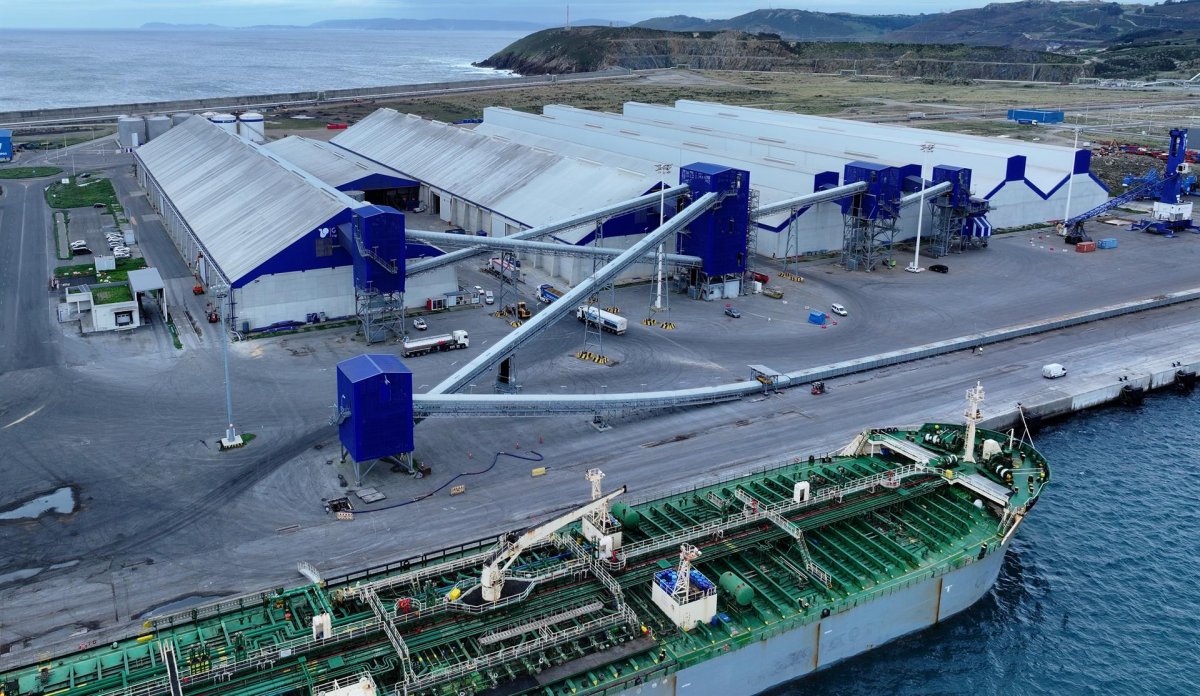 Siete empresas compiten en Galicia por el primer prototipo flotante para monitorizar y evacuar energía de las olas