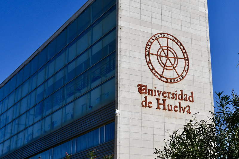Investigadores de la Universidad de Huelva desarrollan un sistema de bajo coste para detectar fallos en la red eléctrica