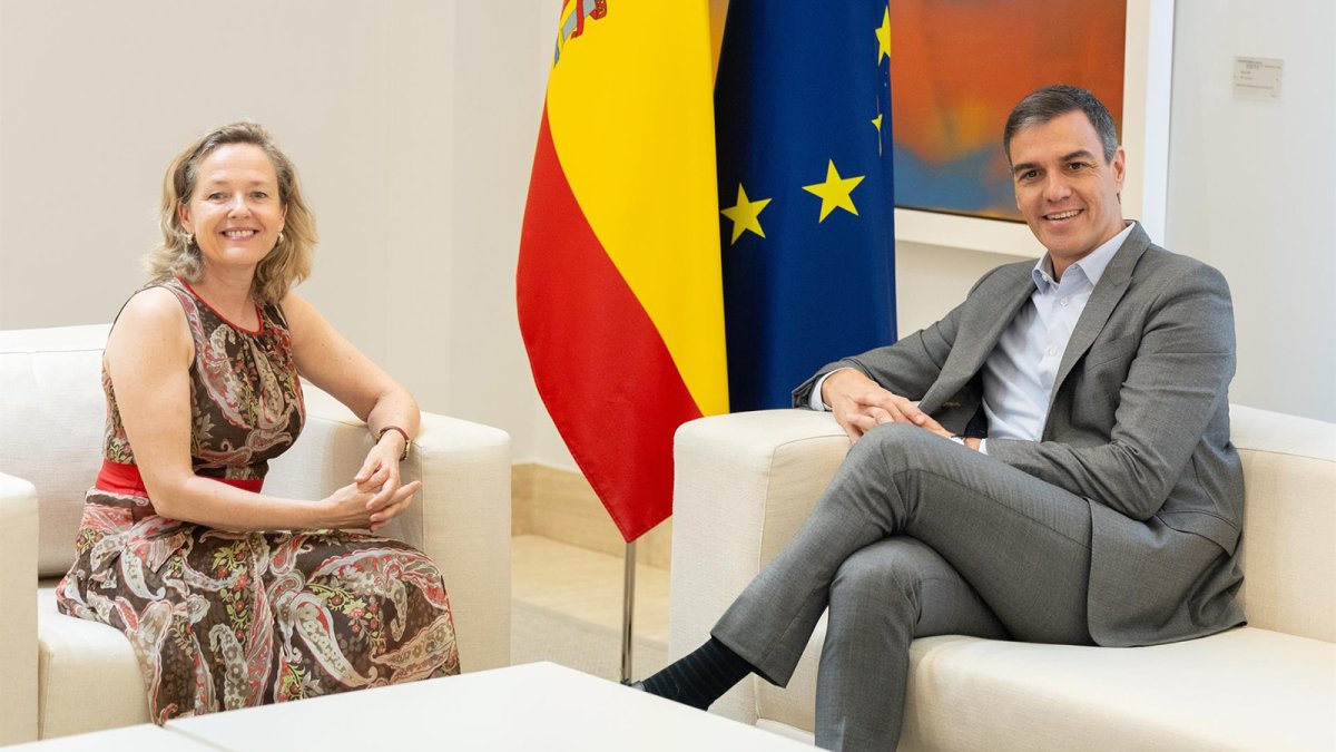 Sánchez y Calviño se reúnen para hablar de financiación de empresas, defensa, vivienda y renovables en la UE