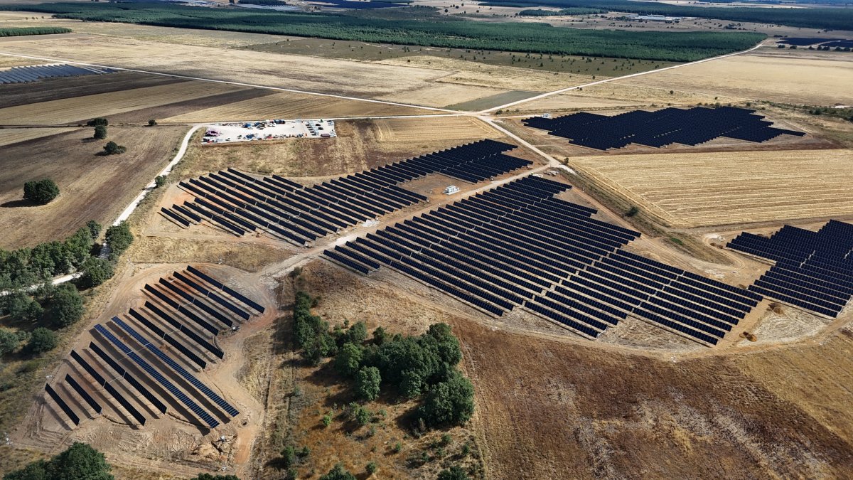 Planea Energía pone en marcha el complejo fotovoltaico Velilla de 36 MWp de potencia en Mantinos (Palencia)