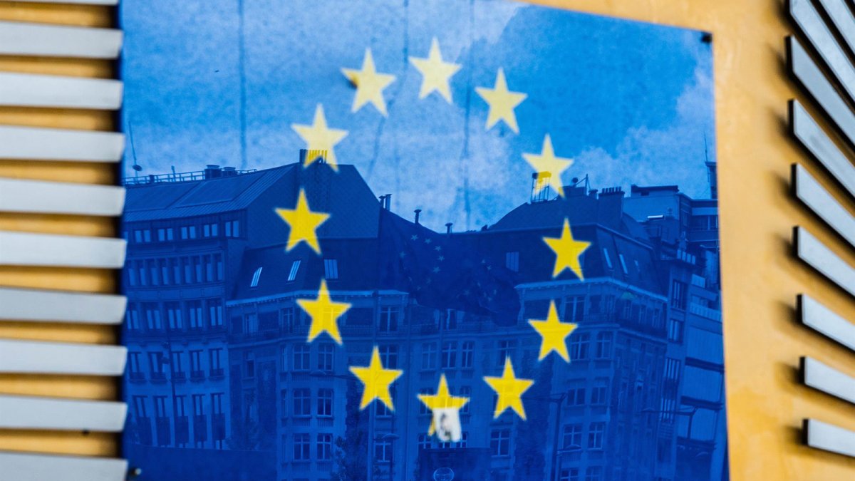 El Gobierno mantendrá la rebaja del IVA a los carburantes como medida "temporal" pese al aviso de Bruselas