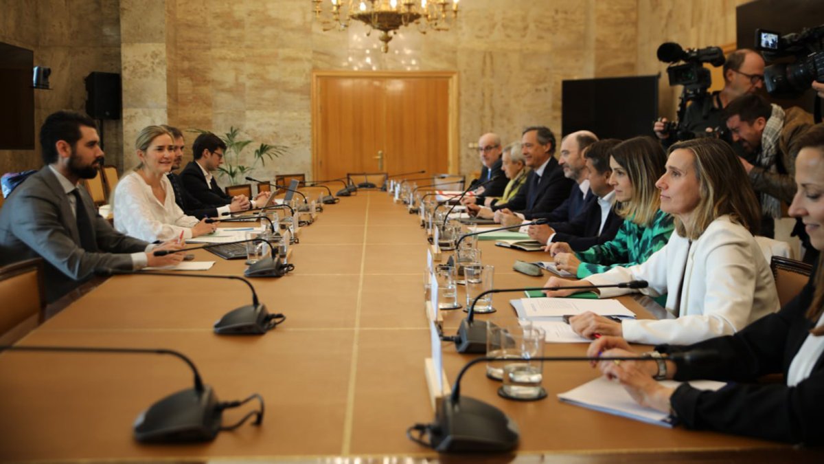 España ya ha liberado 4 días de consumo de sus reservas de petróleo y prepara la próxima fase