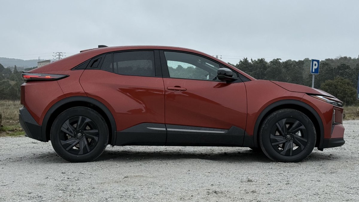 Toyota C-HR+, el eléctrico más vendido en abril con autonomía de hasta 609 km y por 35.000 euros