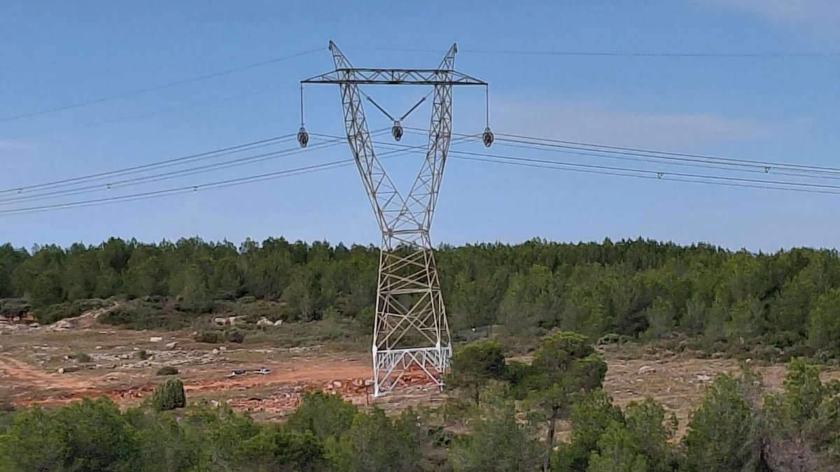 Red Eléctrica refuerza la red de transporte de la provincia de Valencia con la repotenciación de la línea Godelleta-Requena 400 kV