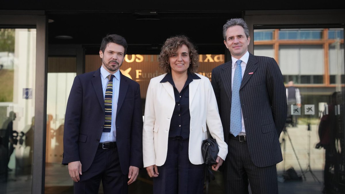 Montserrat (PP) defiende impulsar el vehículo eléctrico pero "nunca contra la industria"