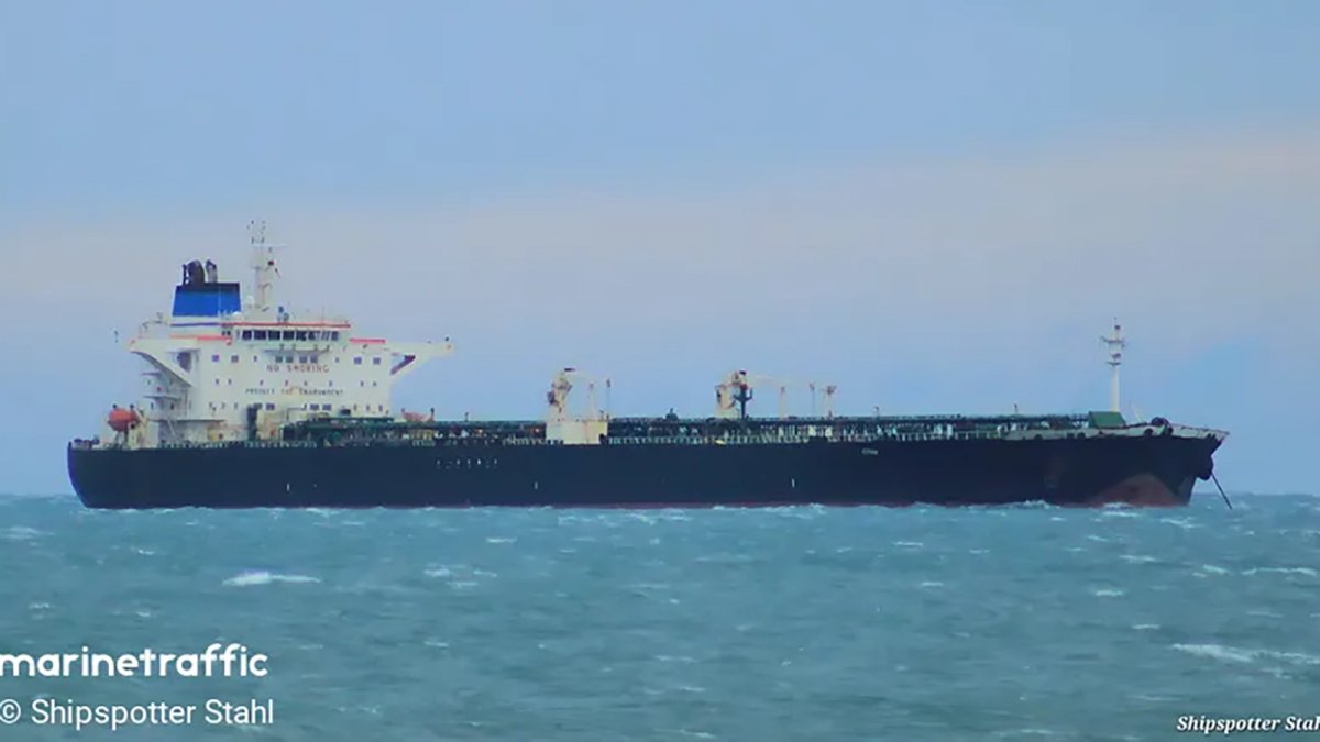 Un petrolero de la flota fantasma rusa apresado por Francia, libre tras pagar una multa