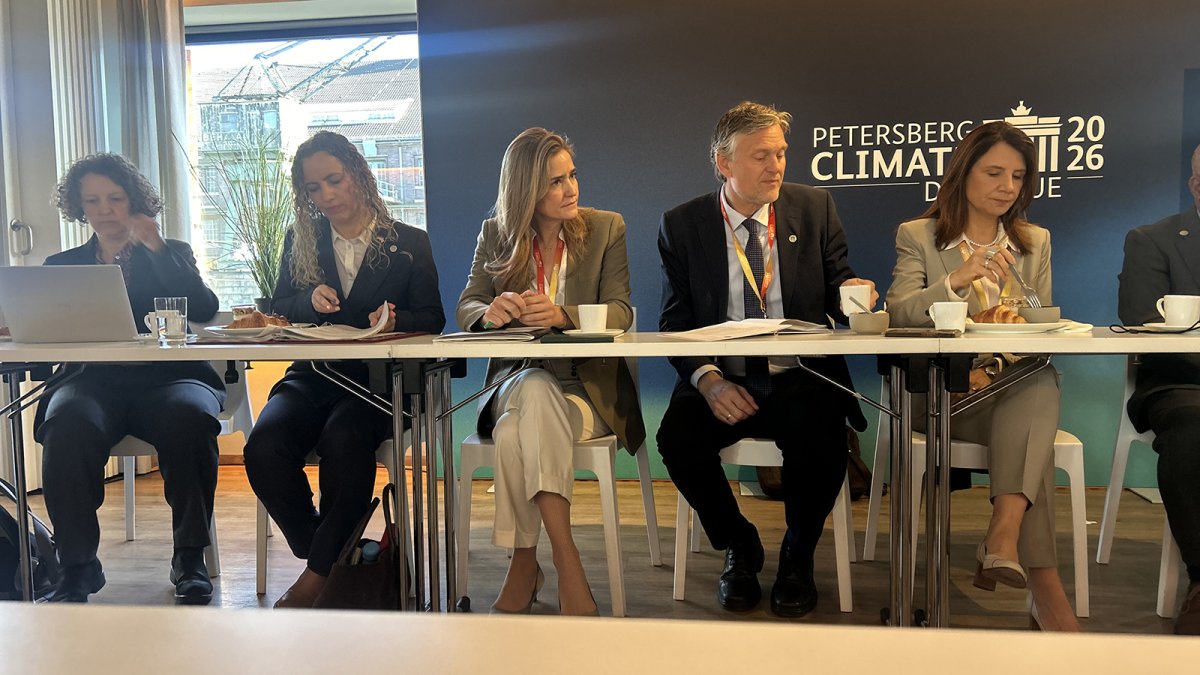 Aagesen afirma que aún no es momento de liberar más reservas de petróleo y que España tiene queroseno