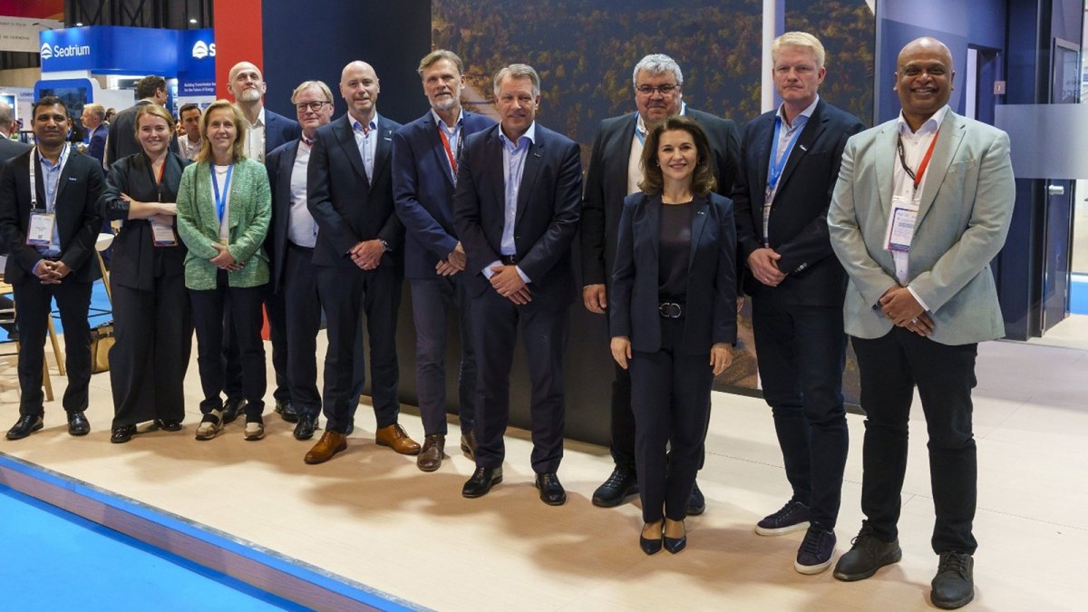 Hitachi Energy y Orsted sellan alianza en sistemas eléctricos para proyectos eólicos marinos.