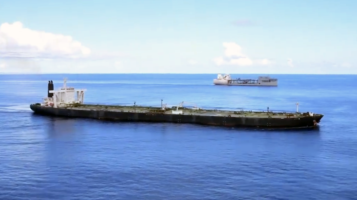 Estados Unidos intercepta y aborda un buque cisterna con crudo iraní en el Índico