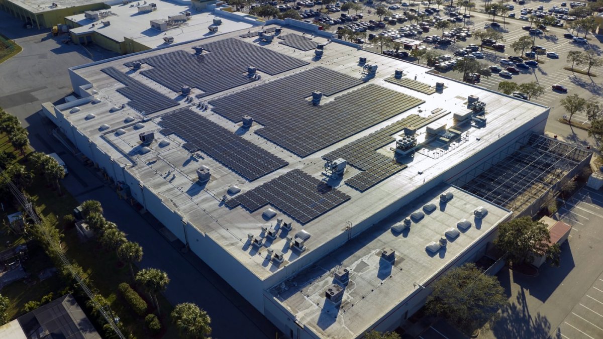 Sunwafe acelera en Asturias la primera gran planta europea de obleas solares