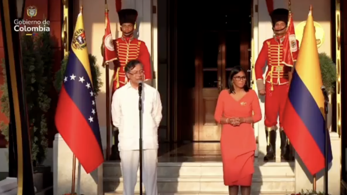 Venezuela y Colombia firman una acuerdo para reactivar la conexión de energía eléctrica