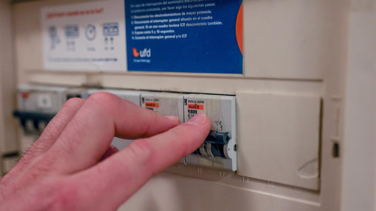 El IPC se modera al 3,2% en abril por el menor coste de la luz y pese al alza de los carburantes