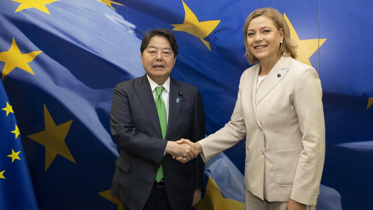 La UE y Japón intensifican su alianza digital en IA, semiconductores y flujo de datos