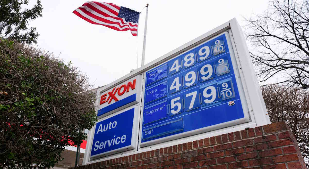 La caída de las reservas de petróleo en EEUU ejerce presión al alza sobre los precios del combustible