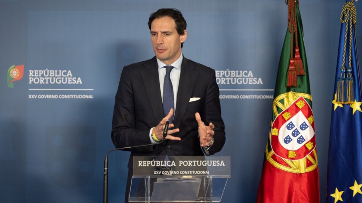 Hoekstra afirma que Bruselas busca facilitar el impuesto a los beneficios extraordinarios de las energéticas