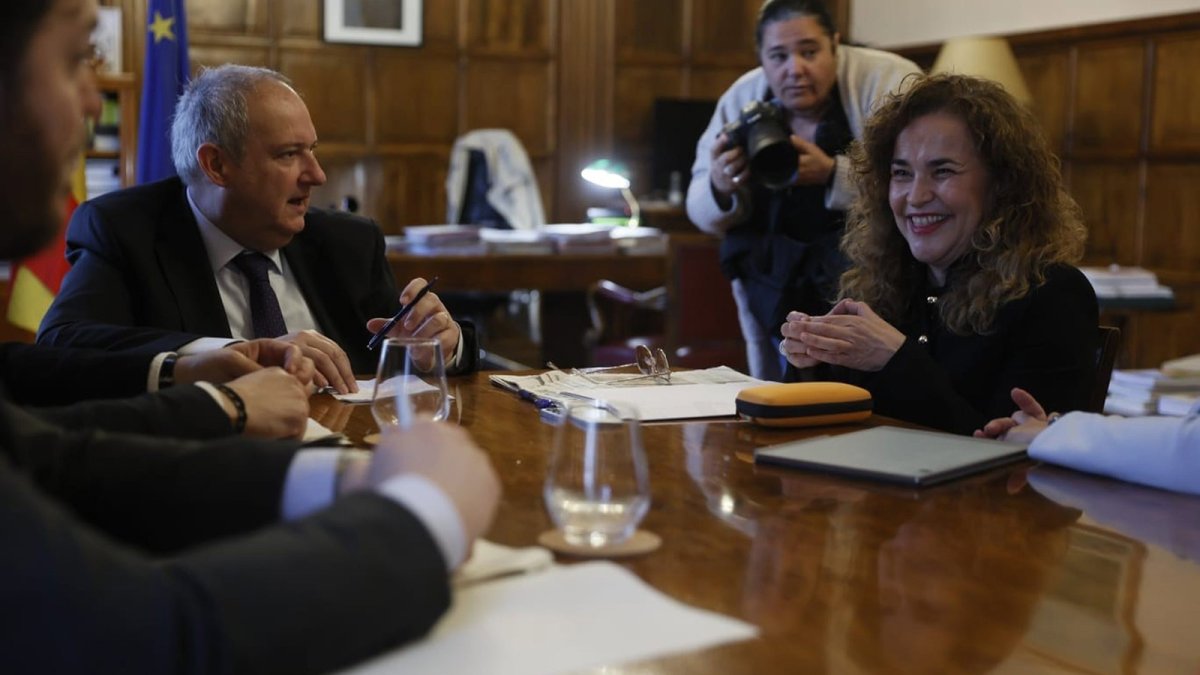 Hereu pide avisar al Gobierno si alguna industria en España tiene problema para conectarse a la red eléctrica