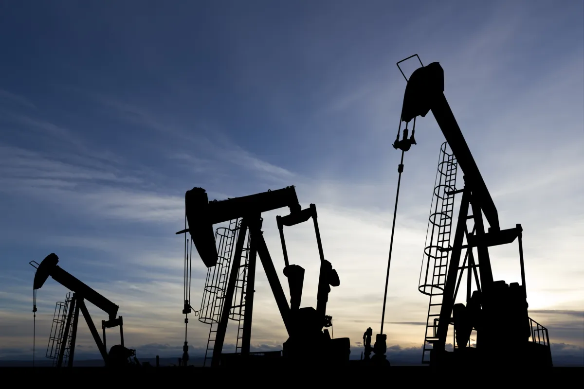 El valor de las operaciones upstream de petróleo y gas cae un 83% mientras la incertidumbre de los precios amplía la brecha entre compradores y vendedores