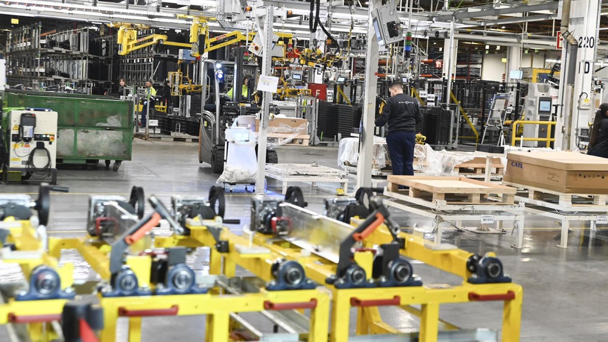 Stellantis anuncia un nuevo coche eléctrico pequeño y asequible que fabricará en Italia desde 2028
