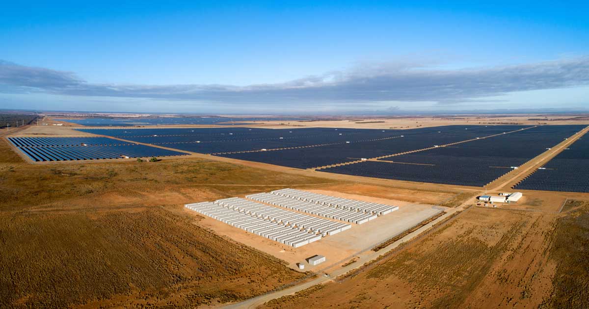 El primer sistema de baterías de ocho horas de Australia alcanza su capacidad total tras recibir aprobaciones históricas de la red eléctrica