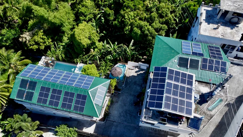 Los precios de la electricidad se disparan en Filipinas y reducen el período de amortización de la energía solar residencial en tejados a solo tres años